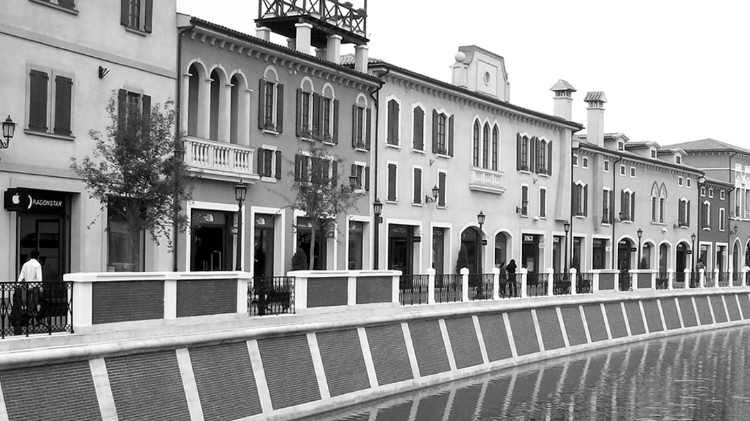 Florentia Village waterfront architecture